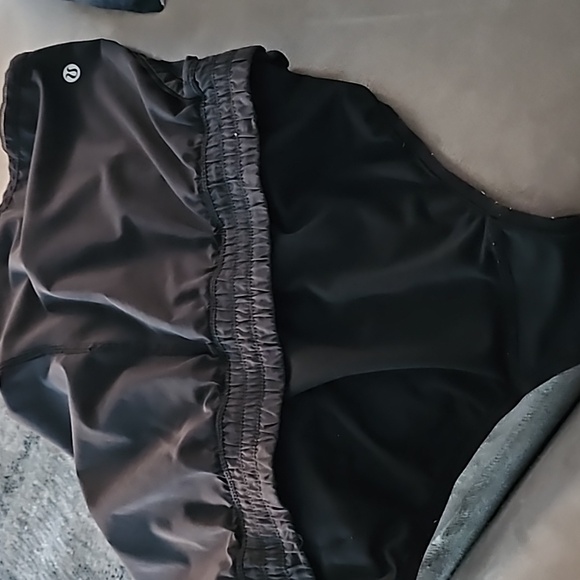 Lululemon shorts size 6 - Picture 3 of 5